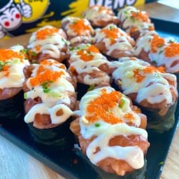 สลัดแซลม่อนสับโรยหอม