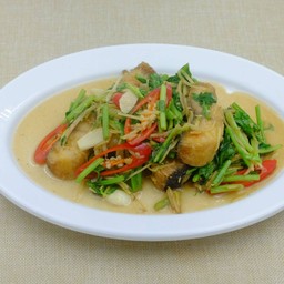 ปลาช่อนทอดผัดคื่นช่าย