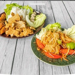 ส้มตำ+ขนมจีน+แคบเจ+ลูกชิ้น+ผัดสด