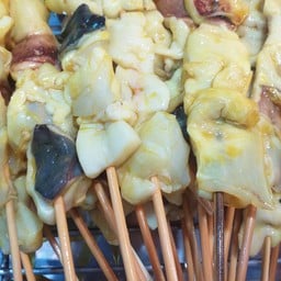 น้องเชลล์ปลาหมึกสดย่างตลาดริมน้ำ
