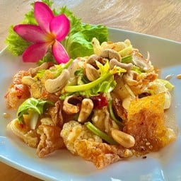 ยำสามกรอบ