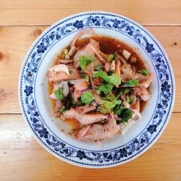 ยำคอหมูย่าง