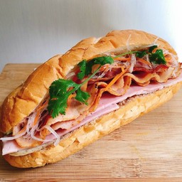 Bánh mì ขนมปังเวียดนาม แฮม + เบคอน