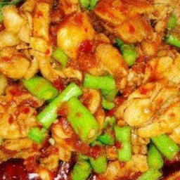 ข้าวไก่ผัดพริกแกงถั่ว