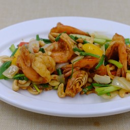 กุ้งผัดเม็ดมะม่วง