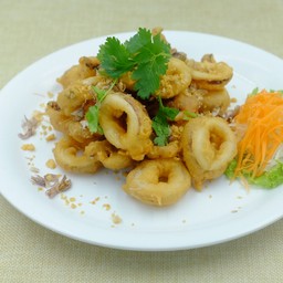 ปลาหมึกทอดกระเทียม