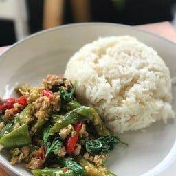 ผัดบวบหอมราดข้าว