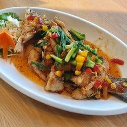 ปลากระพงผัดเปรี้ยวหวาน