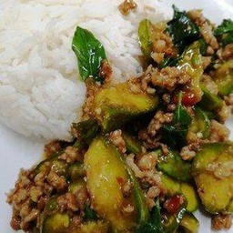 ผัดมะเขือยาวราดข้าว