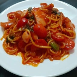 สปาเกตตี้ซอสมะเขือเทศไส้กรอก