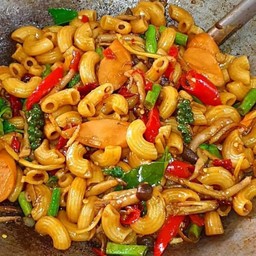 มะกะโรนีผัดขี้เมา