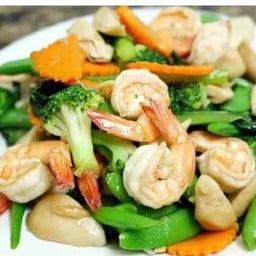 ผัดผักรวมมิตรกุ้ง