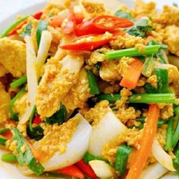 ไก่ผัดผงกระหรี่ราดข้าว