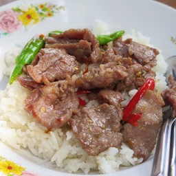 ผัดน้ำมันหอยราดข้าว