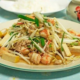 ผัดถั่วงอกเต้าหู้ ราดข้าว