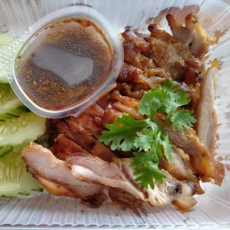 ข้าวหน้าหมูย่าง&ไก่ย่าง สมุนไพร น้ำจิ้มแจ่ว