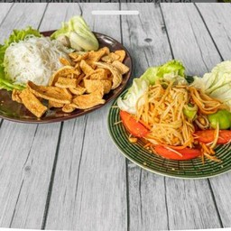 ส้มตำ+ขนมจีน+แคบแจ+ผักสด