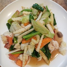 ผัดผักรวมกุ้ง