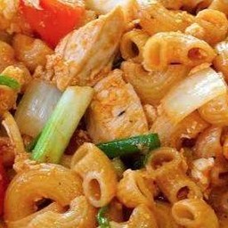 มักโรนี ไก่