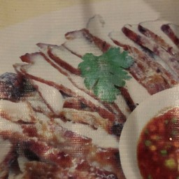 สันคอหมูย่างเกลือ