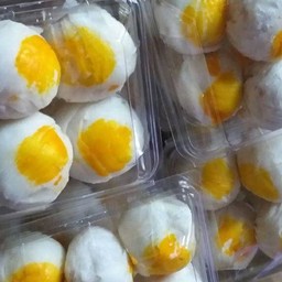 เปี๊ยะไส้ถั่วไข่เค็มอบควันเทียน