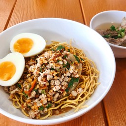 หมี่กรอบ ต้มยำหมูสับ ไข่ตูม (แห้ง)