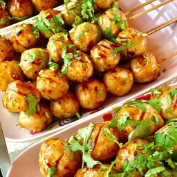 ลูกชิ้นทอด-ย่าง น้ำจิ้มรสเด็ด(คุณดิว)