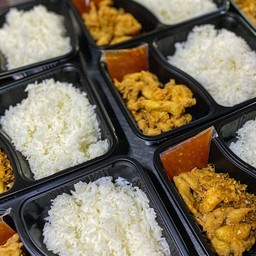 ข้าวไก่ทอดกระเทียมกรอบ