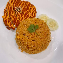 ข้าวผัดไข่ซอสหม่าล่า+ไก่ทอดชิ้นโต