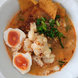 ก๋วยเตี๋ยวต้มยำปลาไข่ยางมะตูม