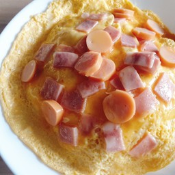 ไข่ข้นสามทหารเสือ (แฮม+เบคอน+ไส้กรอก)