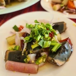 ยำไข่เยี่ยวม้า 20 บาท 