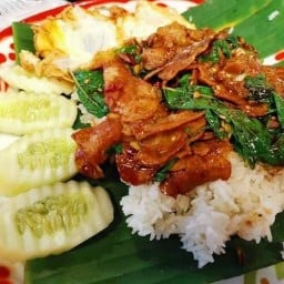 เลียบด่วนกะเพราถาด&เล้ง ตลาดสดธนบุรี