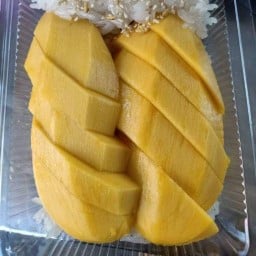 ข้าวเหนียวมะม่วง เจ๊อ้อม ตลาดสดดาวน์ทาวน์