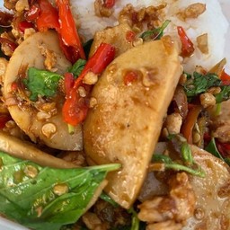 กะเพราหมูยอ_ราดข้าว