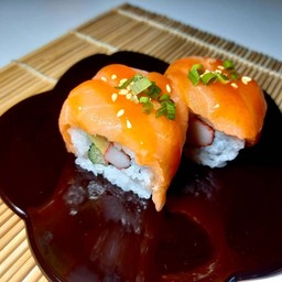 แซลมอนสไปซี่มากิ (1ชิ้น)