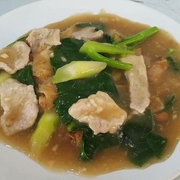 ปังปังราดหน้ายอดผัก