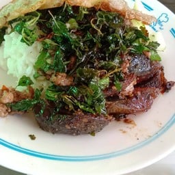 อาหารตามสั่ง ป้าน้อยริมน้ำ