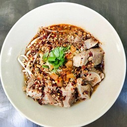 ก๋วยเตี๋ยวซี่โครงหมูอ่อนต้มยำ น้ำ