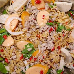 [อร่อยซ่ากับโค้ก] ยำมาม่า +  โค้ก ออริจินัล (ขวด)