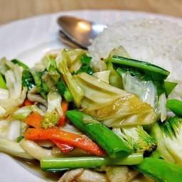 ผัดผักรวมมิตร (ราดข้าว)