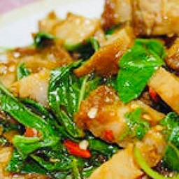 กะเพราหมูกรอบ