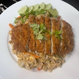 ข้าวผัดหมูชุบเกล็ดขนมปังทอด