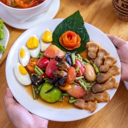 ตำถั่ว ใส่ หมูกรอบ แซ๊บแซ่บหล้ายหลาย ใส่ปลาร้าซิกเนเจอร์