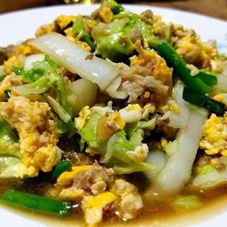 ผัดผักกาดขาว (หมูสับใส่ไข่ ) ราดข้าว