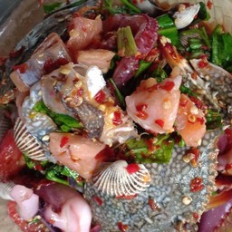 ร้านยำป้าอ้วนปากแตก