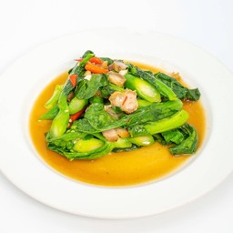 คะน้าฮ่องกงหมูกรอบ