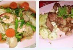 ผักรวมผัดกุ้ง+หมูทอดกระเทียม