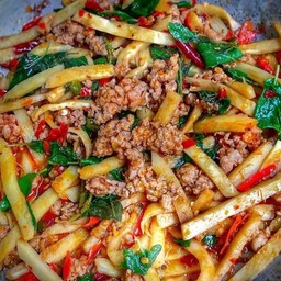 ผัดหน่อไม้ (กับข้าว)