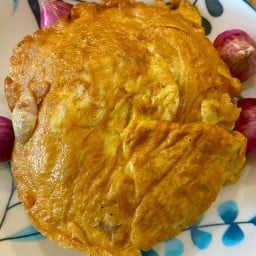 ปูจ้า ทอดมันหัวปลี ขนมจีน กระเพรา